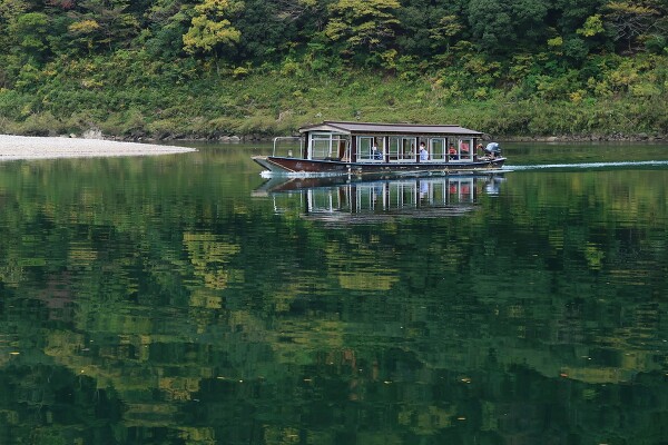 のんびりと・・・船は穏やかに進みます のんびりと・・・船は穏やかに進みます