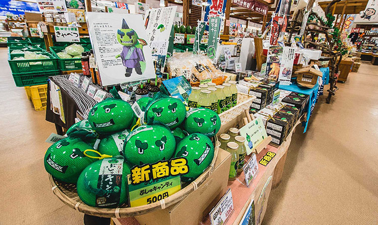 天お土産から休憩、食事まで!四国最大級の物産館。物産館サンリバー四万十