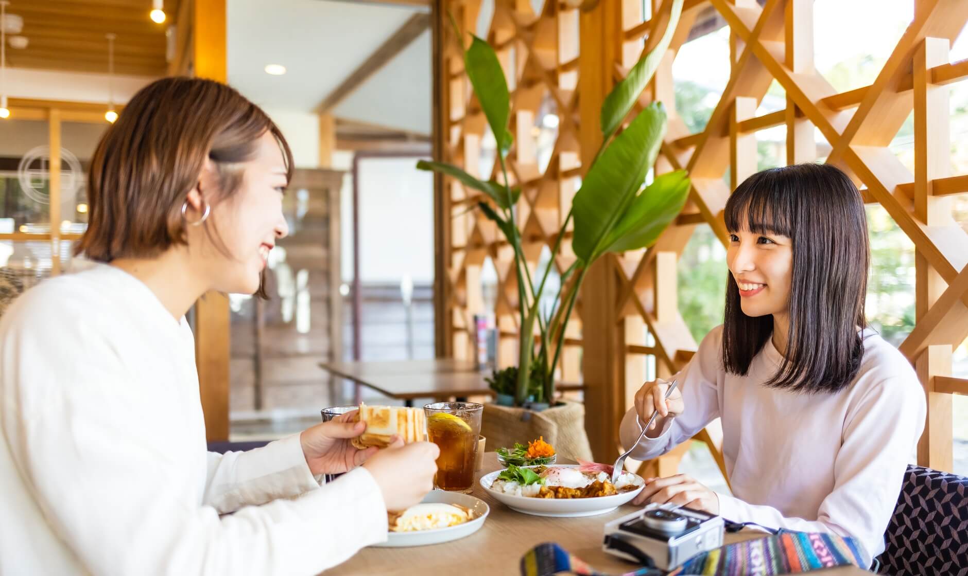 林邸カフェで楽しむ本格カレーとお楽しみスイーツ