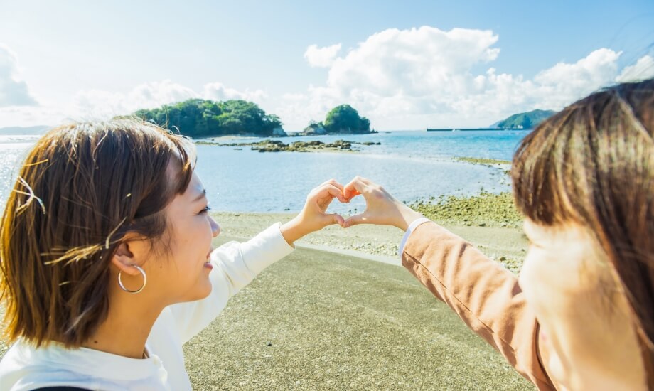 大潮の干潮に現れる全長約300mの海の道