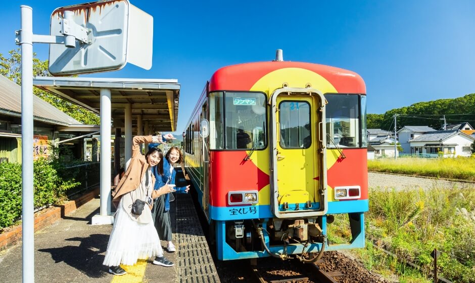 幡多沿線市町村をイメージしたラッピング車両をチェック！