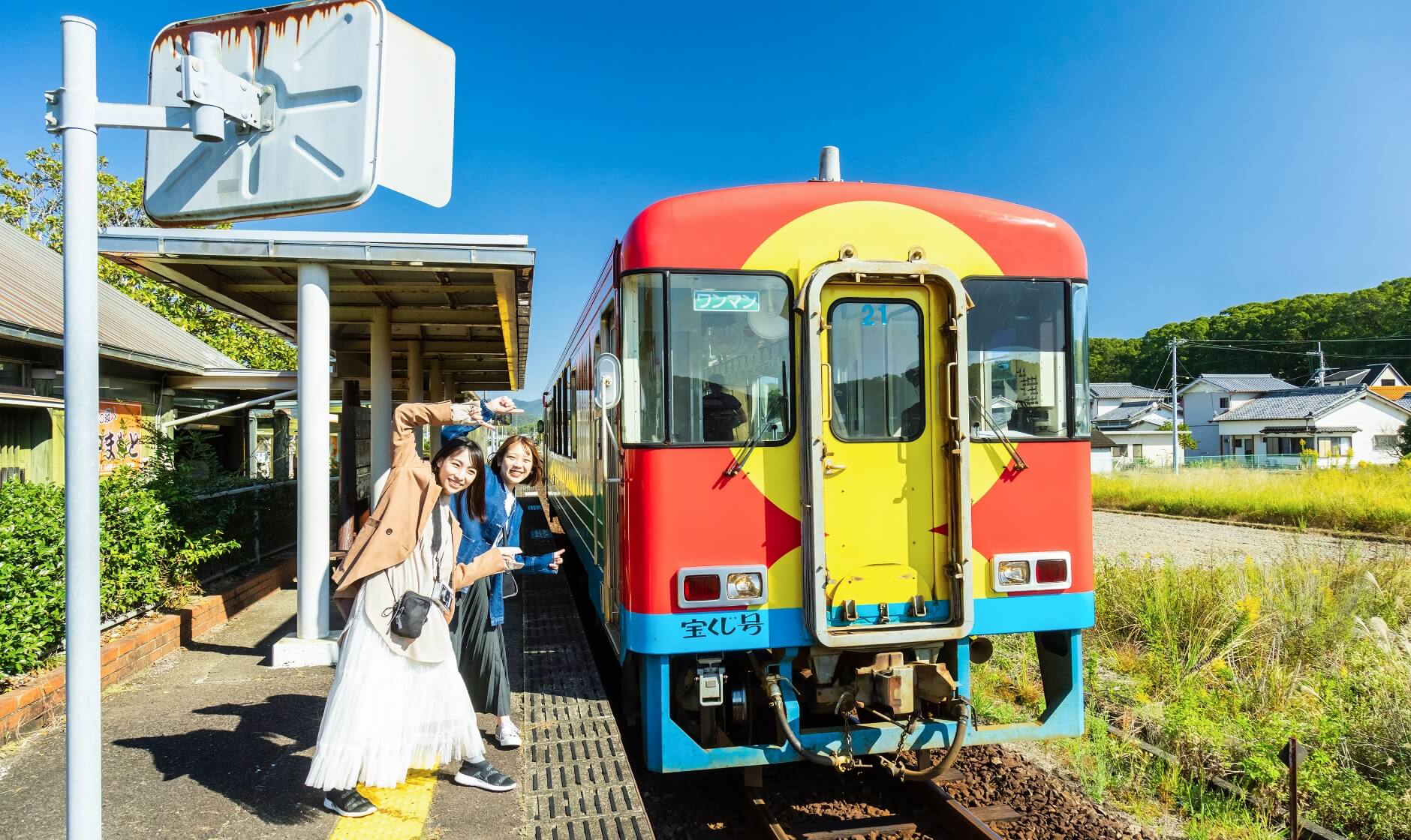 幡多沿線市町村をイメージしたラッピング車両をチェック！