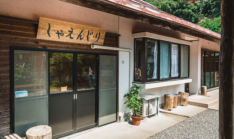 A farmhouse restaurant run by aunties that will soothe the body and mind.